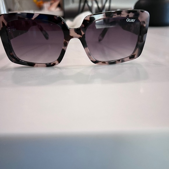 Quay Australia Accessories - Quay Australia Tortoise Shell Sunglasses - NOT Polarized